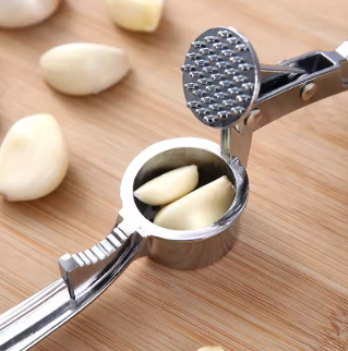 Manual ginger crusher for preparing fresh ginger for recipes